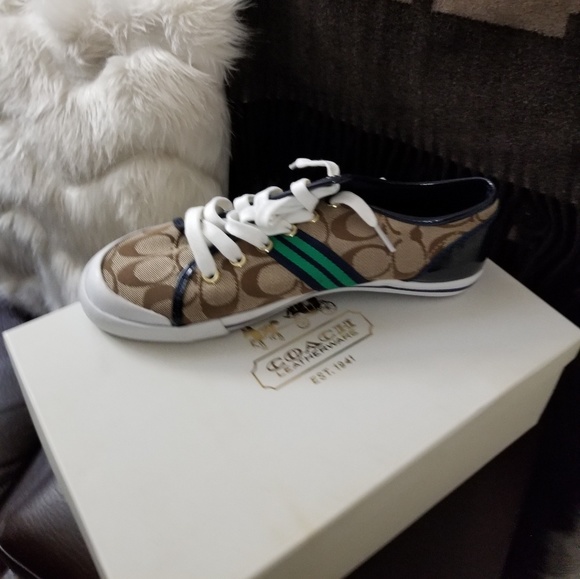 Coach Signature Sneaker - Picture 4 of 4
